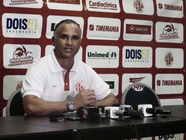 Santa Cruz anuncia Oliveira Canindé como novo treinador para a Série B