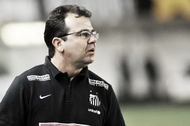 Mesmo com campanha invicta no Paulista, Santos demite Enderson Moreira