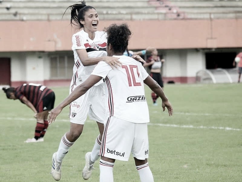 Jaqueline marca duas vezes, São Paulo bate Flamengo e conquista primeira vitória no Brasileirão Jaqueline marca duas vezes, São Paulo bate Flamengo e conquista primeira vitória no Brasileirão