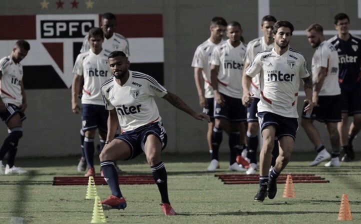 Pressionado, São Paulo enfrenta São Caetano na
última rodada do Paulistão Pressionado, São Paulo enfrenta São Caetano na
última rodada do Paulistão
