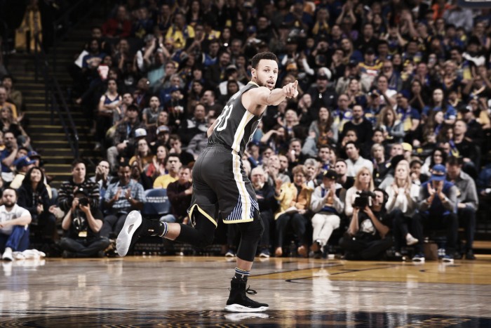 NBA, show di Curry al rientro contro i Grizzlies. Colpo Sixers a Denver