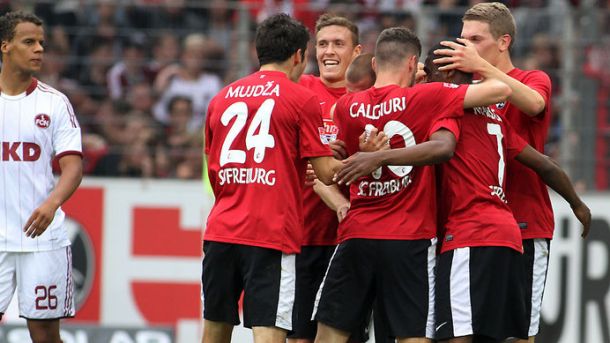 SC Freiburg - Schalke 04: Freiburg host indifferent Schalke on back of first win