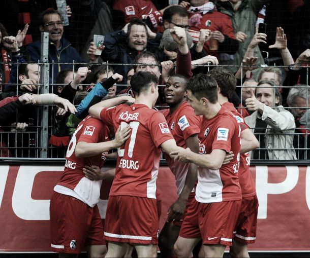 Com direito a golaço de lateral, Freiburg vence Mönchengladbach de virada