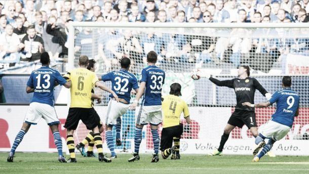 Dos errores condenan al Dortmund ante el Schalke