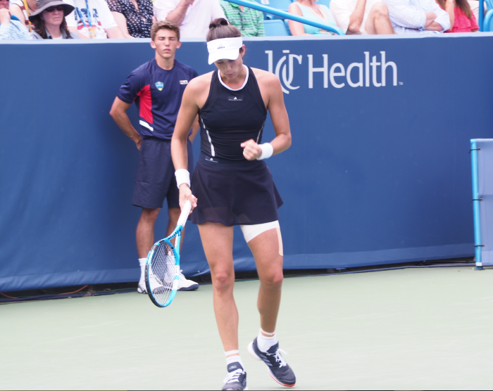 WTA Cincinnati: Garbiñe Muguruza dominant in straight sets win over Karolina Pliskova