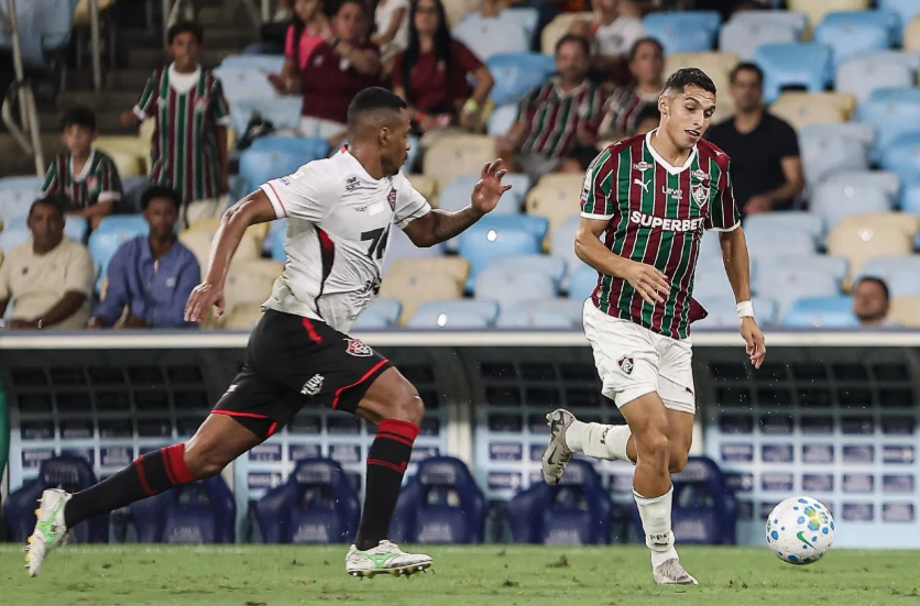 Serna salva o Fluminense na reta final e evita derrota diante do Vitória