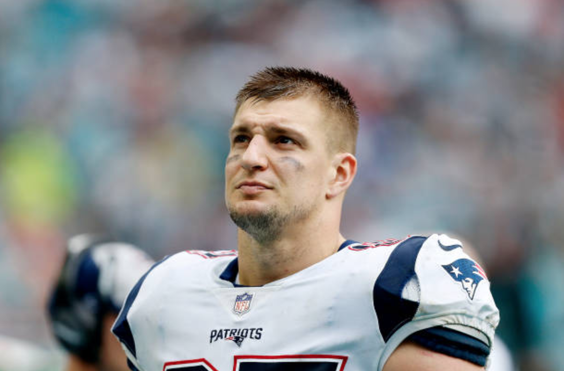 Rob Gronkowski comes out of retirement and traded to Buccaneers by Patriots