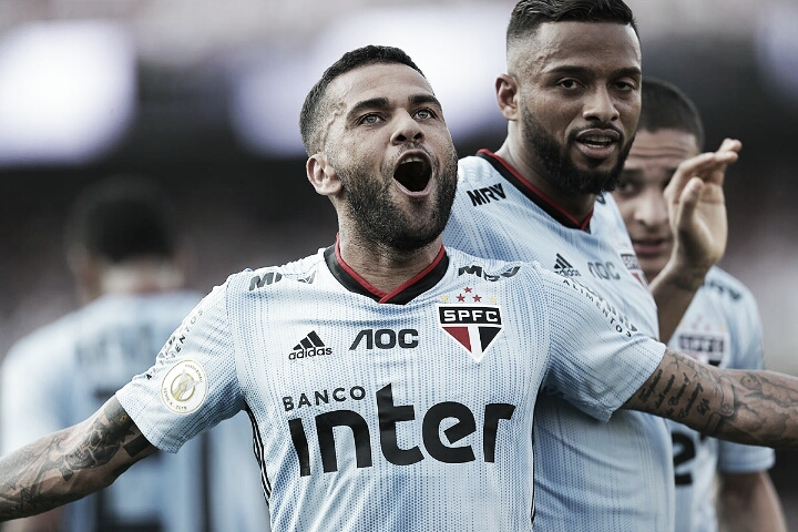 Daniel Alves critica marketing do
São Paulo: “Se controlasse, algumas tomadas de decisão seriam diferentes” Daniel Alves critica marketing do
São Paulo: “Se controlasse, algumas tomadas de decisão seriam diferentes”