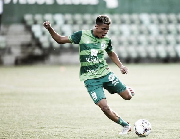 Com estreia no profissional aos 17 anos, atacante do América-MG revela admiração por Richarlison Com estreia no profissional aos 17 anos, atacante do América-MG revela admiração por Richarlison