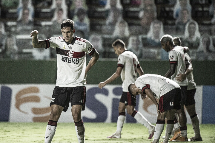 Com boa atuação coletiva, Flamengo bate Goiás e alivia pressão sobre Rogério Ceni