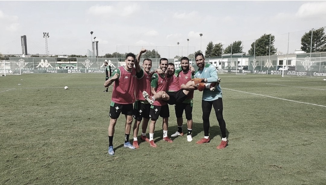 Bartra, Pezzella y Camarasa ya están a las órdenes de
Pellegrini Bartra, Pezzella y Camarasa ya están a las órdenes de
Pellegrini