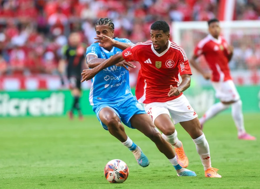 Inter vira no fim e estreia com vitória suada no Beira-Rio Inter vira no fim e estreia com vitória suada no Beira-Rio