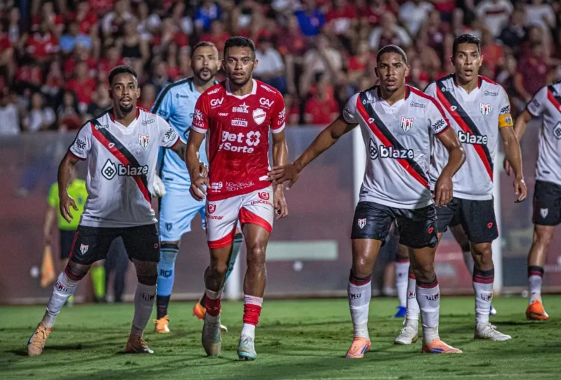 Vila Nova aproveita falha e vence clássico com Atlético-GO na Série B ...