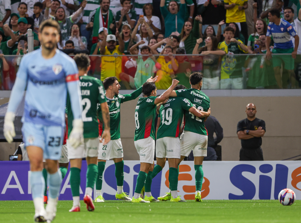 Palmeiras vence o São Paulo no Choque-Rei e amplia pressão sobre o rival Palmeiras vence o São Paulo no Choque-Rei e amplia pressão sobre o rival