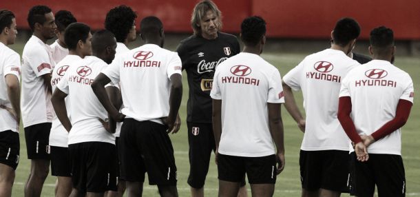 Selección Peruana concluyó primer día de entrenamientos