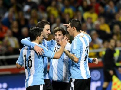 Argentina jugaría con línea de 5 frente a Ecuador