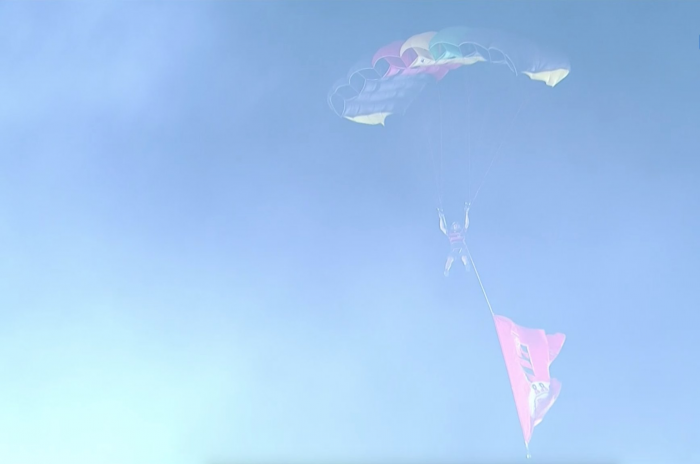 Torcedor invade Maracanã de paraquedas e é multado em R$10 mil