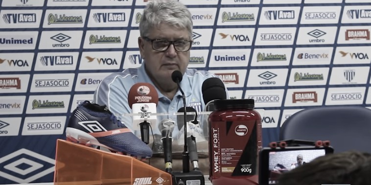 Geninho aprova empate com Grêmio: "Um resultado justo" Geninho aprova empate com Grêmio: "Um resultado justo"