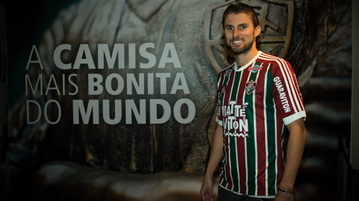 Após novela, Fluminense anuncia oficialmente a contratação do zagueiro Henrique, ex-Napoli