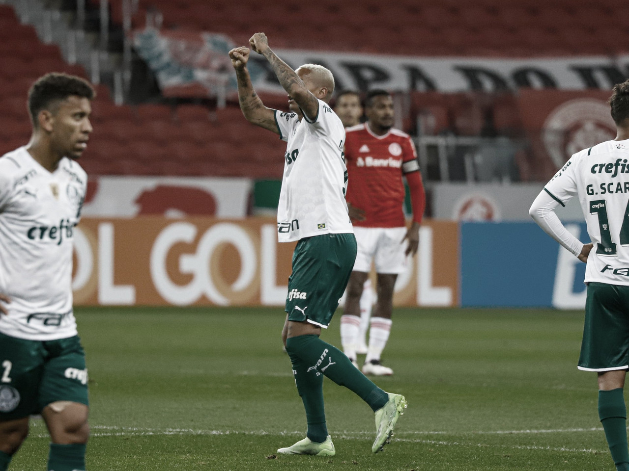 Palmeiras supera expulsão, faz gol no fim e vence Inter no Beira-Rio Palmeiras supera expulsão, faz gol no fim e vence Inter no Beira-Rio