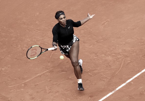 Serena reacciona y solventa con remontada su estreno en París
