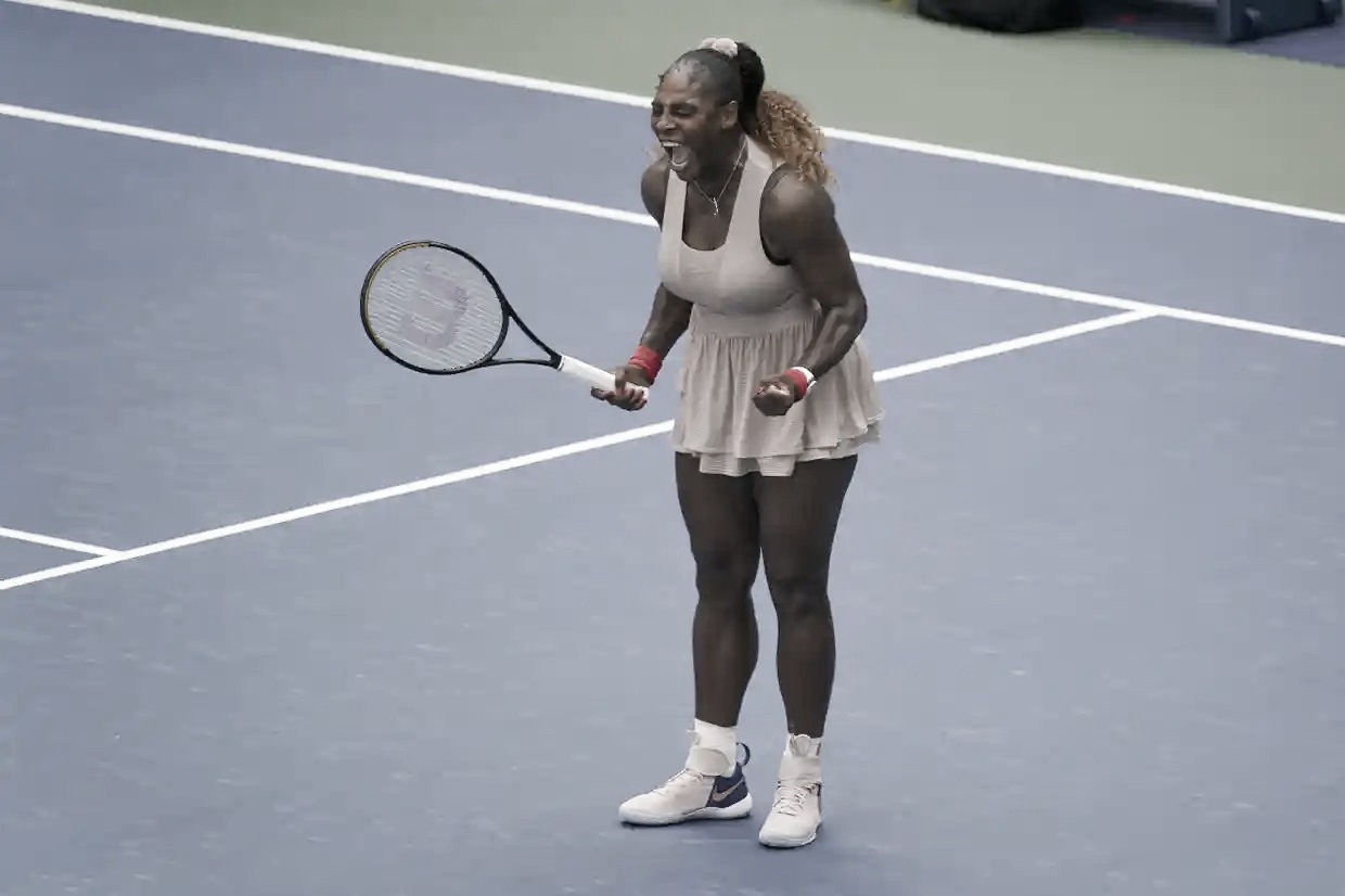 Com dificuldades, Serena consegue revanche e elimina Sakkari no US Open
