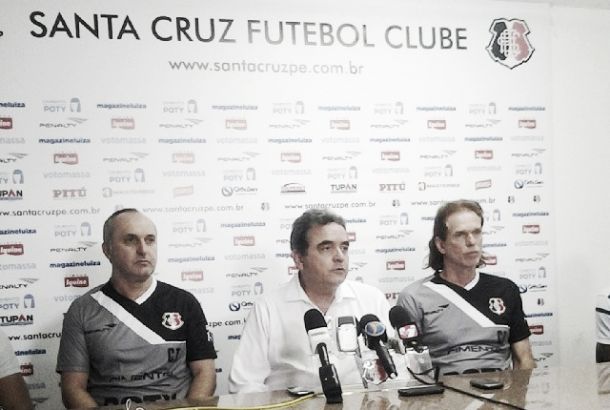 Substituto de Vica, Sérgio Guedes é apresentado no Arruda