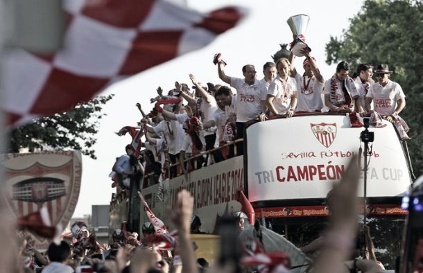 Sevilla vibró con la llegada del equipo