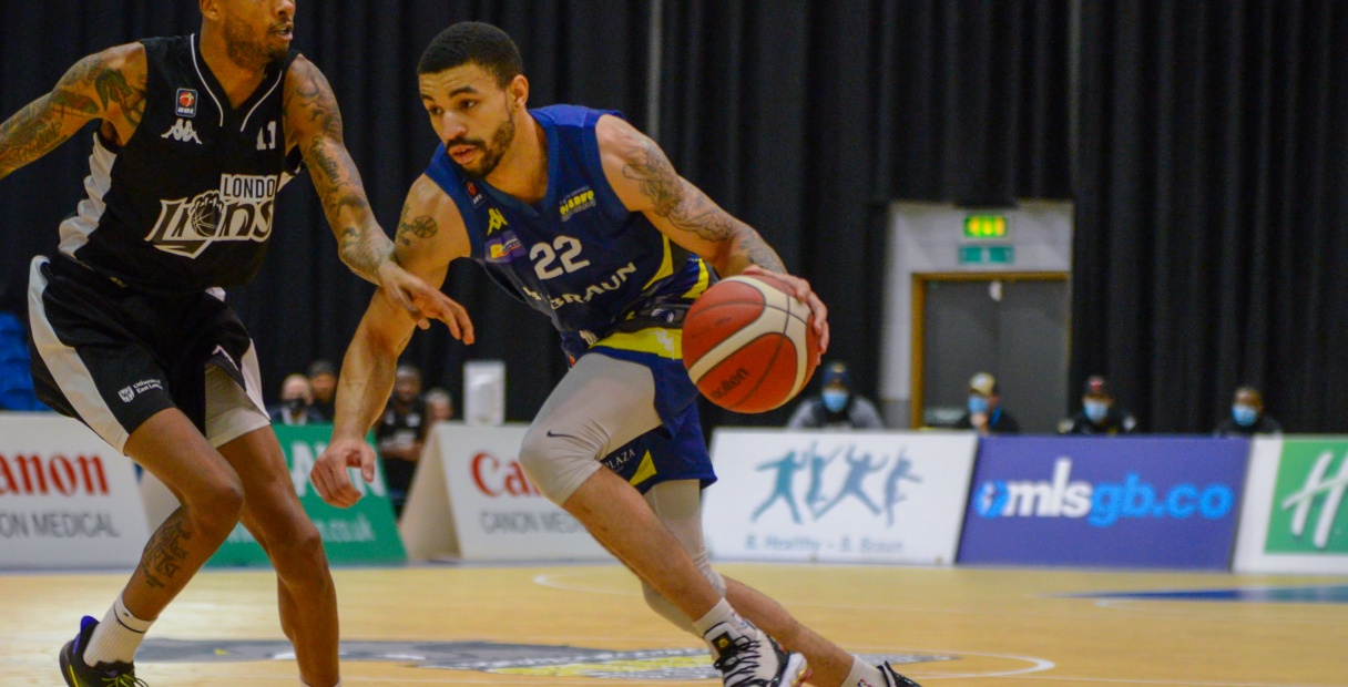 Sheffield Sharks
70-61 London Lions: Antwon Lillard's dominant double-double debut secures
opening night win for Sharks