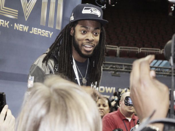 Carismático, Sherman mostra-se um bom moço em meio ao Media Day Carismático, Sherman mostra-se um bom moço em meio ao Media Day
