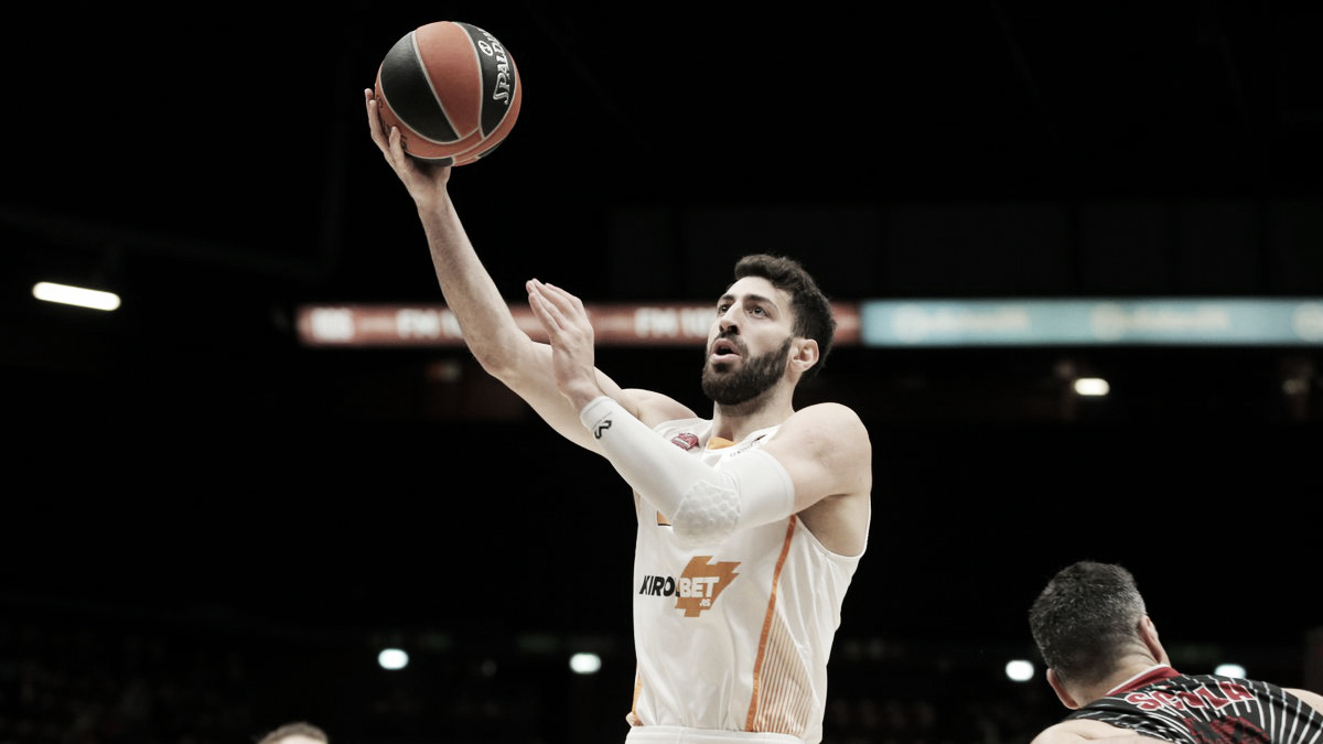 Un incombustible Olimpia Milán tumba al Baskonia (81-74) Un incombustible Olimpia Milán tumba al Baskonia (81-74)