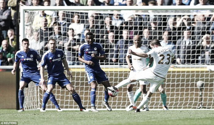 Swansea City 1-0 Chelsea: Sigurdsson strike stuns Blues