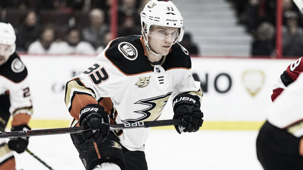 Jakob Silfverberg renueva contrato con los Ducks