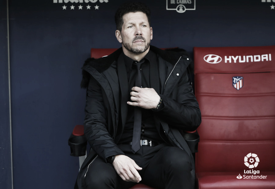 Simeone: "No hay que pensar tanto y sí apretar, la Liga está apretada en todos los sectores" Simeone: "No hay que pensar tanto y sí apretar, la Liga está apretada en todos los sectores"