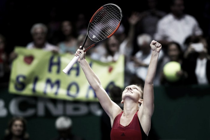 Simona Halep, de menos a más en su estreno en el WTA Finals