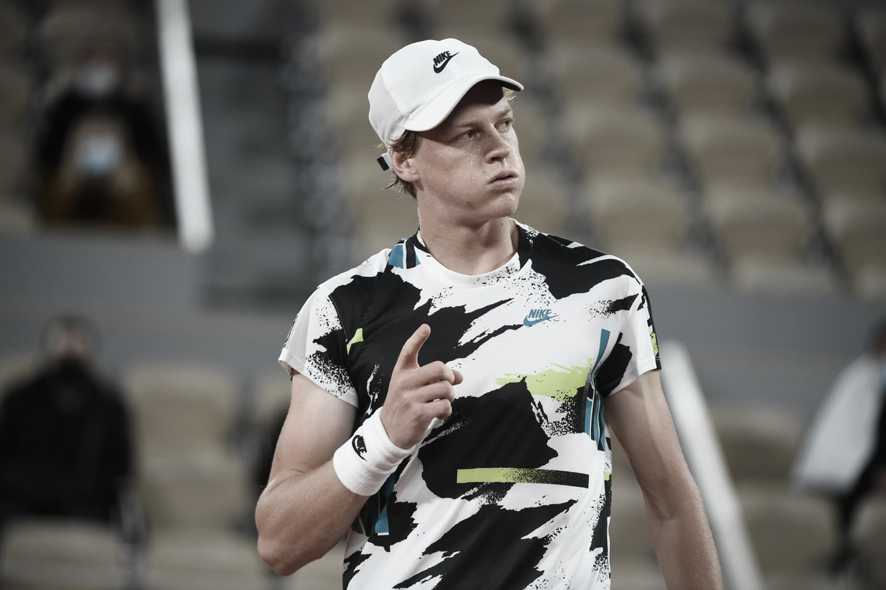 Com direito a 'pneu', Sinner atropela Goffin em Roland Garros Com direito a 'pneu', Sinner atropela Goffin em Roland Garros