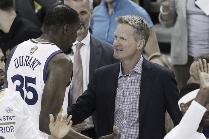 NBA, Steve Kerr: "Ho intenzione di allenare ancora a lungo"