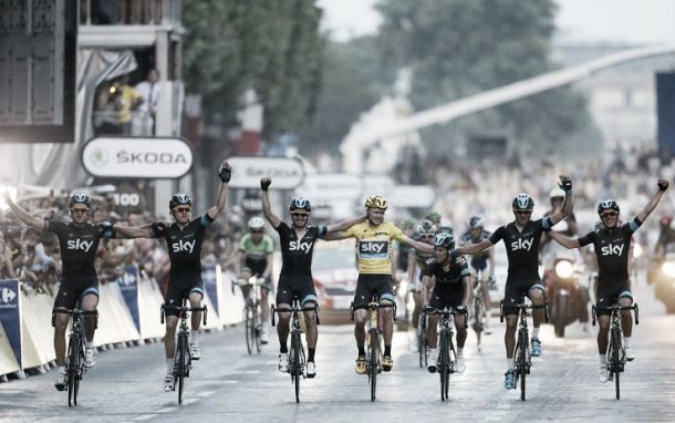 Froome extends deal with Sky