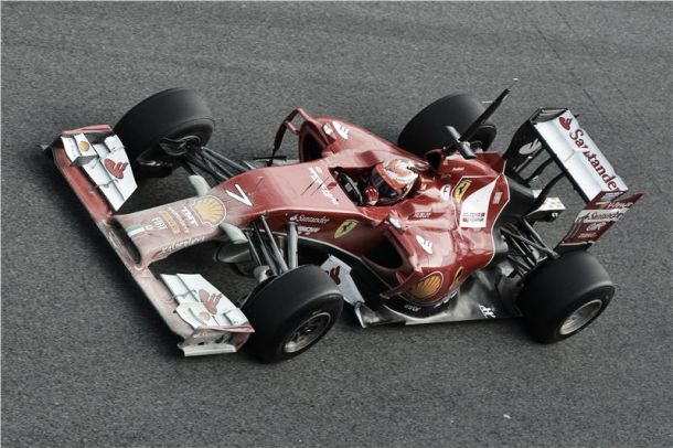 Kimi Räikkönen consigue el mejor tiempo en una jornada accidentada