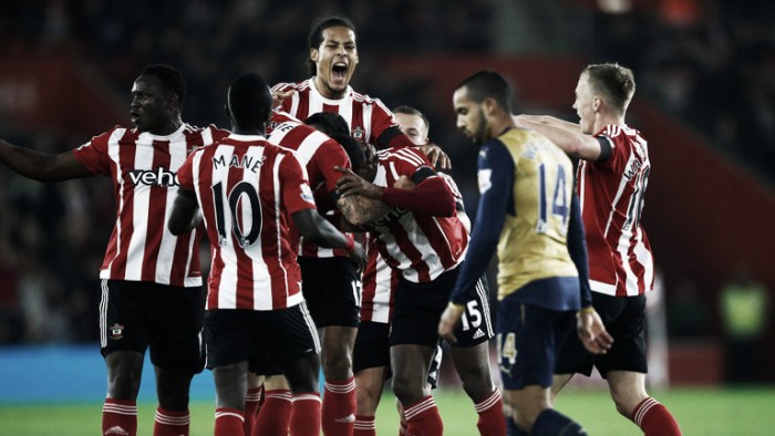 Tentando recuperar a liderança, Arsenal recebe Southampton e conta com volta de Alexis Sanchez