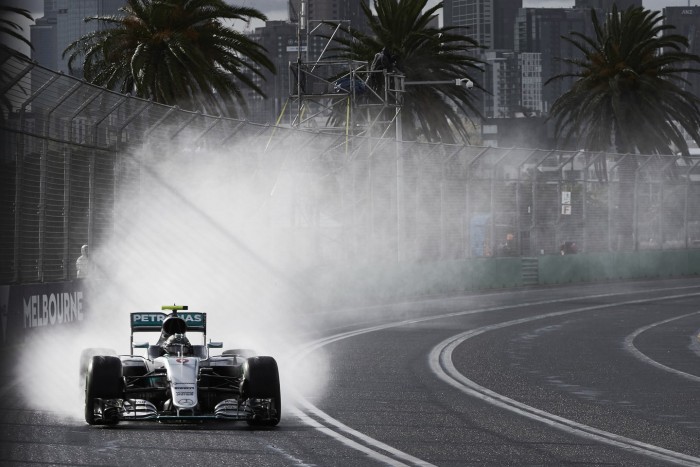 Nico Rosberg gana la primera contienda de neumáticos