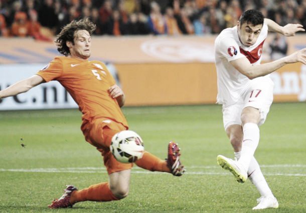 Netherlands 1- Turkey 1: Sneijder saves Oranje