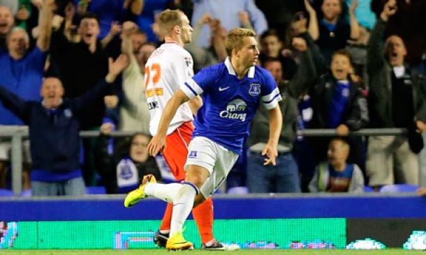 Capital One Cup: Bene Villa, Stoke e Newcastle, Everton che fatica