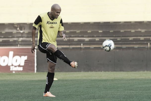 Souza é apresentado no Criciúma e vive expectativa de estrear contra o Flamengo