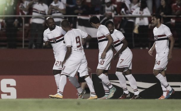 São Paulo joga bem, passa com tranquilidade pelo Goiás e se aproxima do líder Cruzeiro