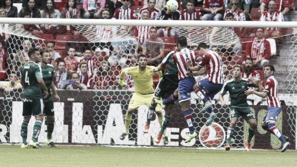 Joaquín y Rubén Castro penalizan al Sporting