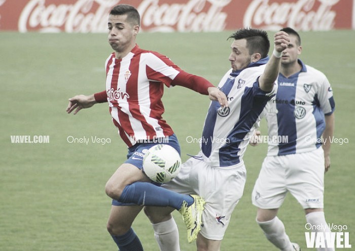 Fotos e imágenes del Sporting B 6-0 Atlético Lugones, Tercera División Grupo II