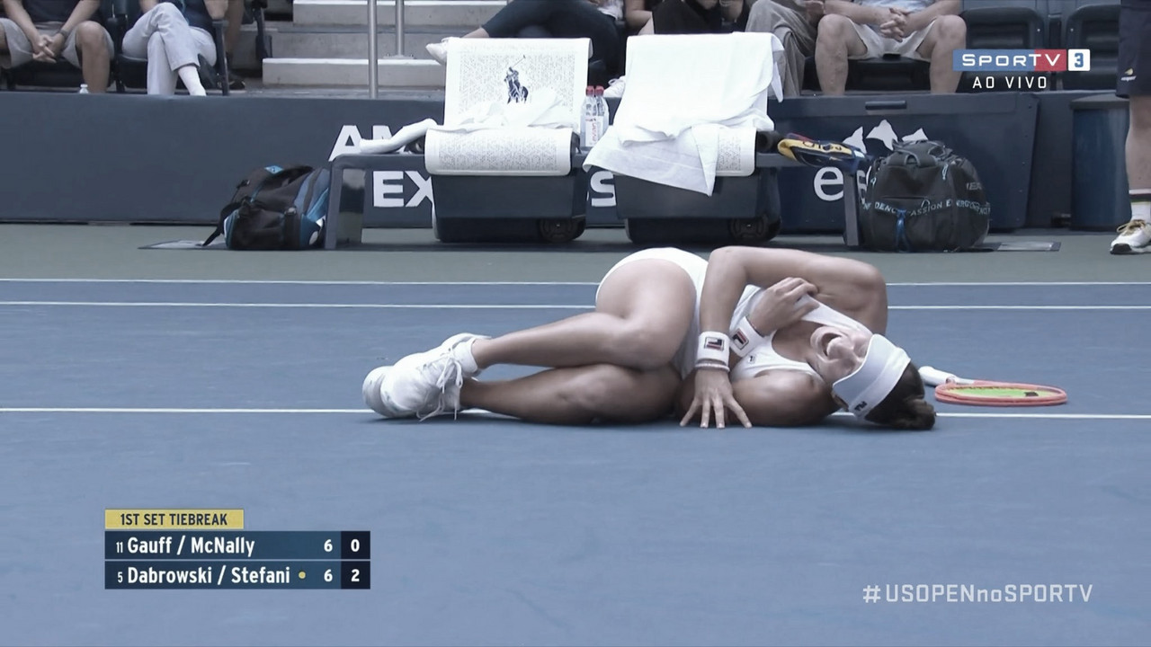 Luisa Stefani sofre lesão e abandona semifinal do US Open 2021