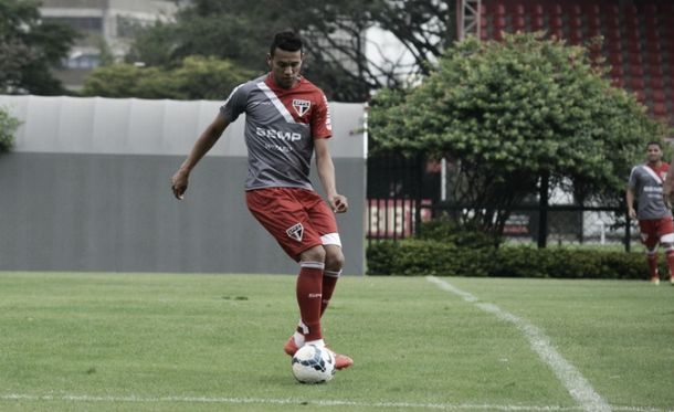 Emprestado pelo Grêmio, Souza destaca desejo de permanecer no São Paulo