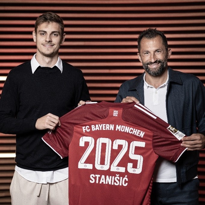 Josip Stanisic renueva con el Bayern hasta 2025